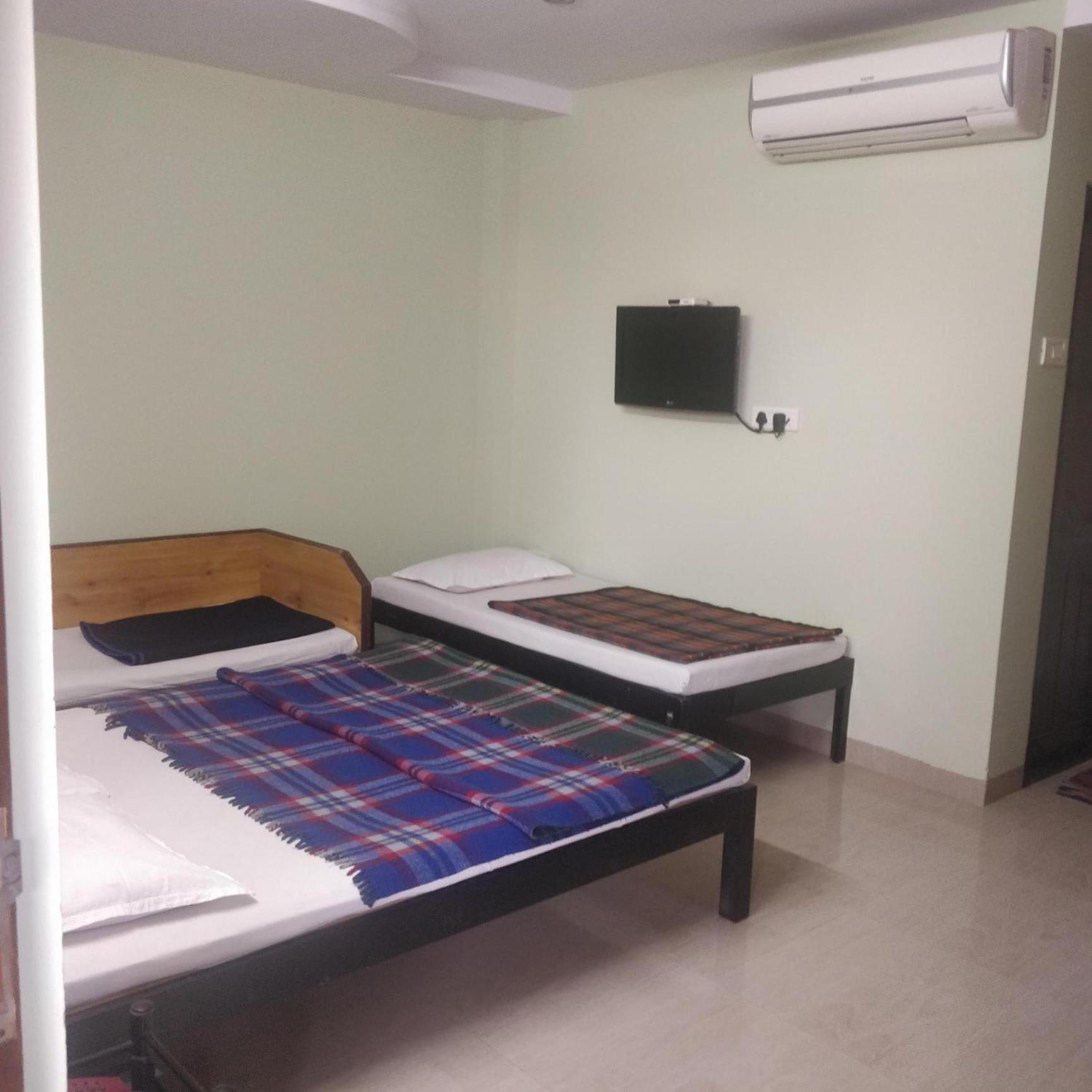 Hotel Delta Executive Ширді Екстер'єр фото
