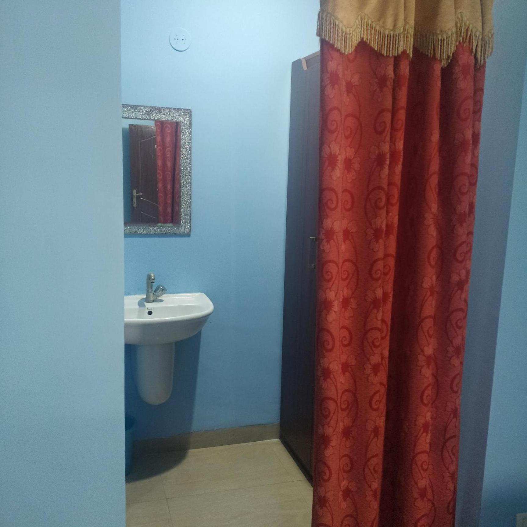 Hotel Delta Executive Ширді Екстер'єр фото