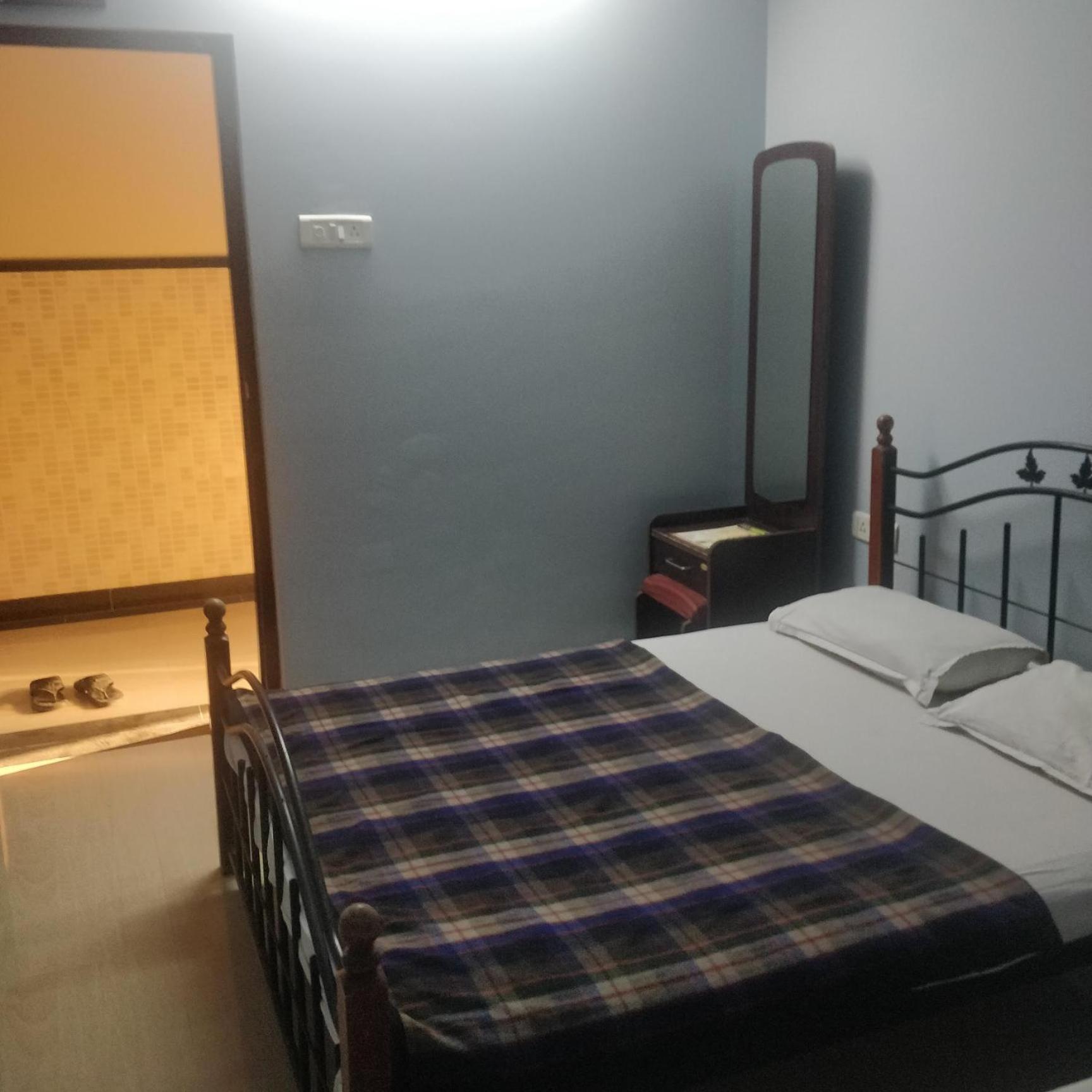 Hotel Delta Executive Ширді Екстер'єр фото