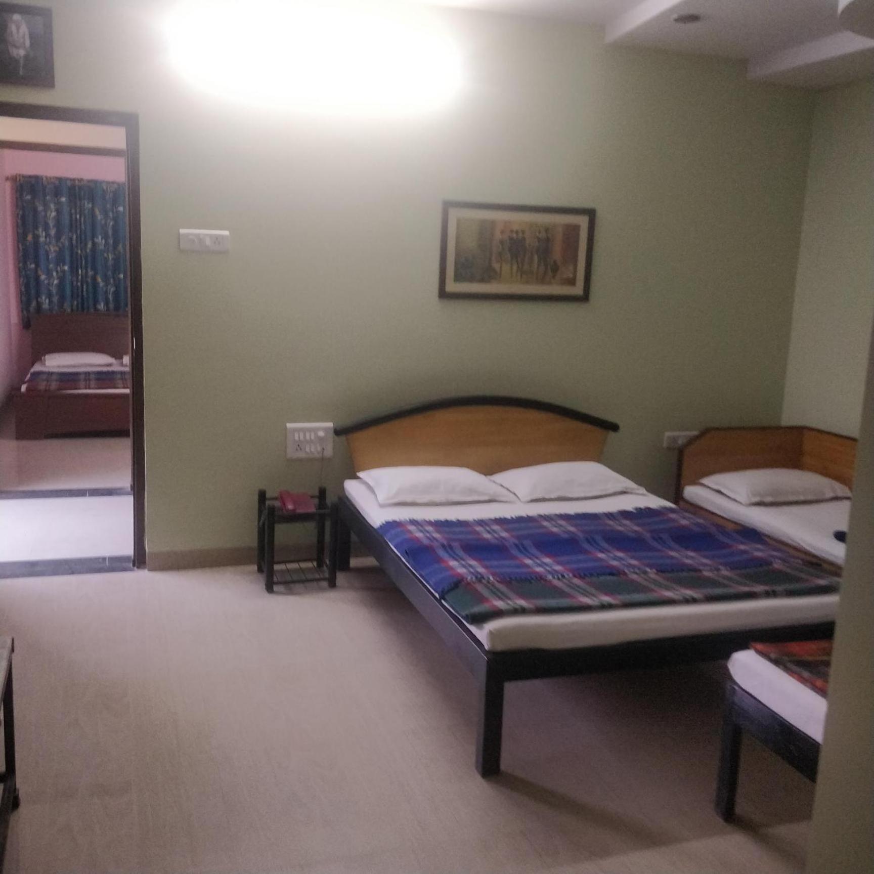 Hotel Delta Executive Ширді Екстер'єр фото