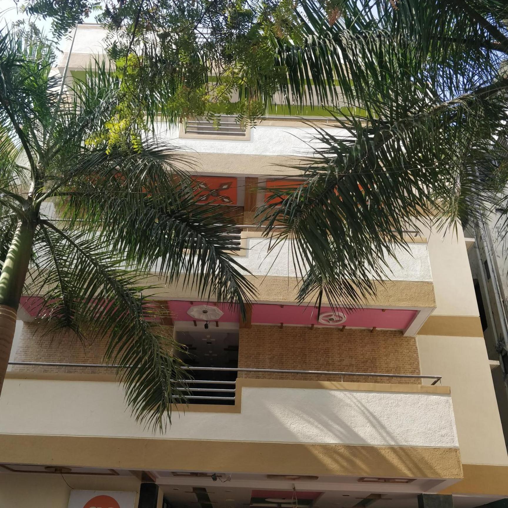 Hotel Delta Executive Ширді Екстер'єр фото