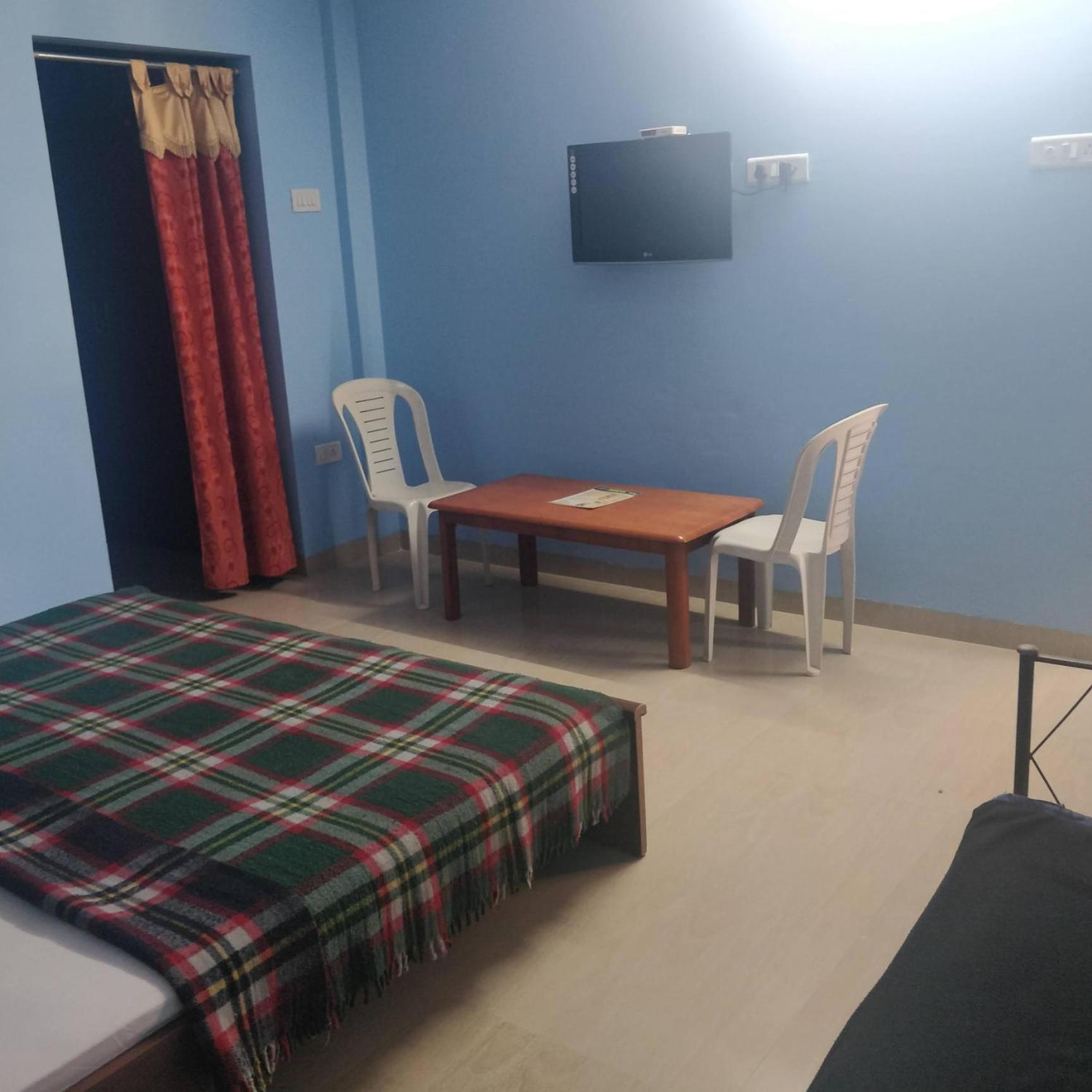 Hotel Delta Executive Ширді Екстер'єр фото