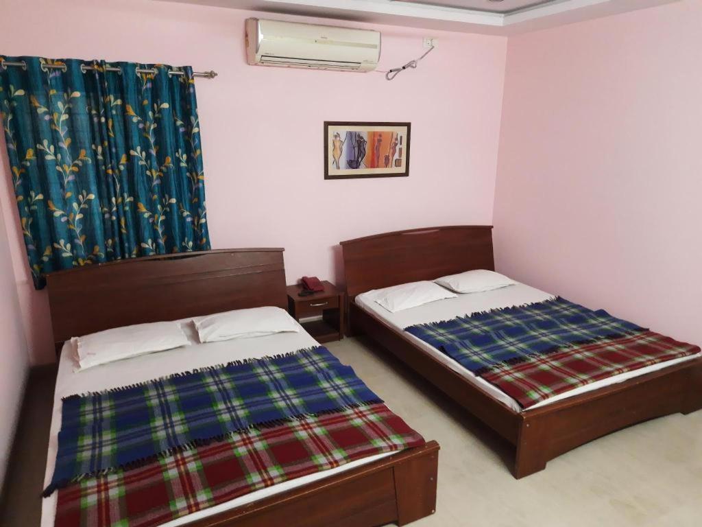 Hotel Delta Executive Ширді Екстер'єр фото